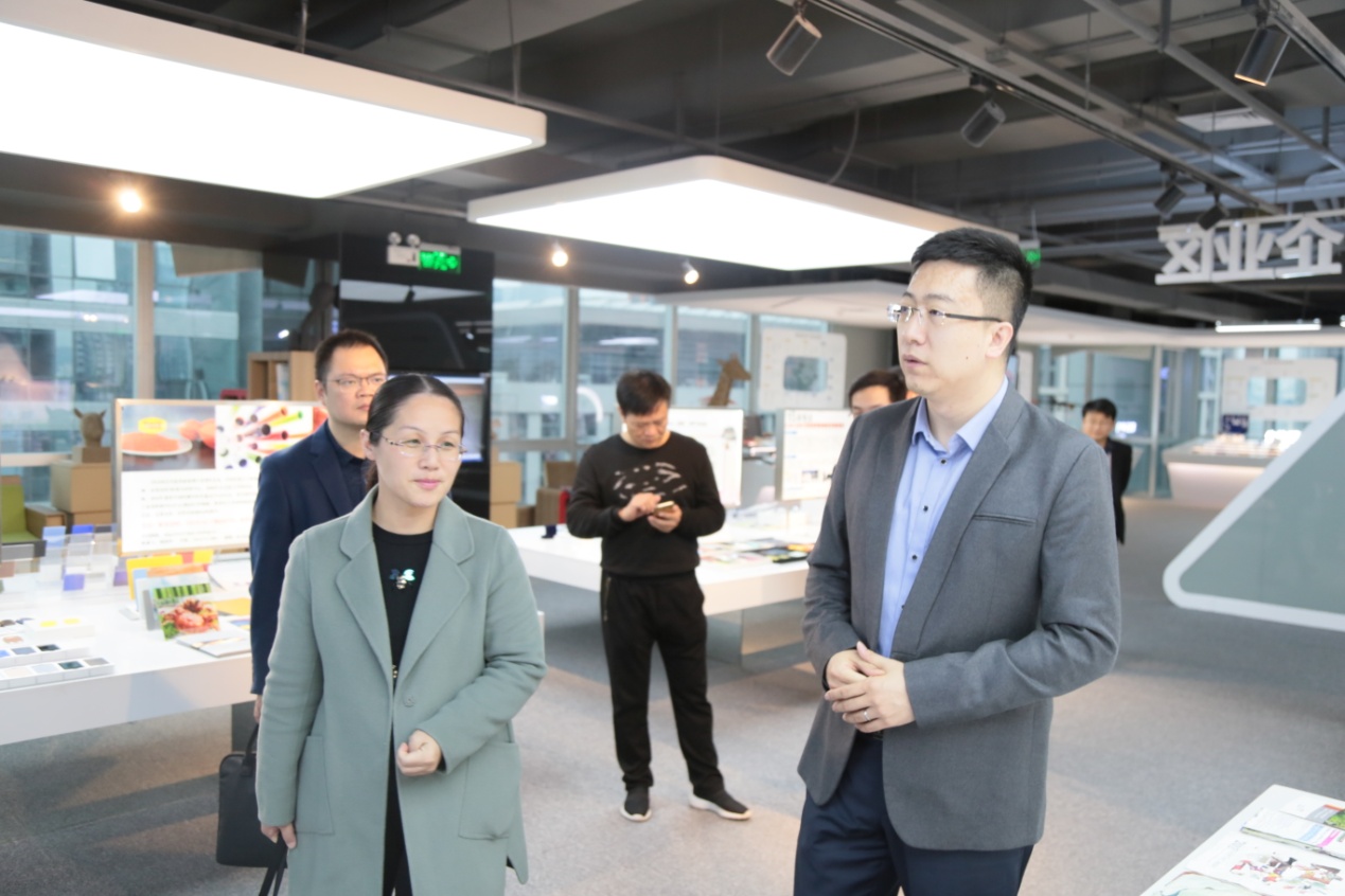 上杭县副县长袁静一行莅临创新材料馆考察指导