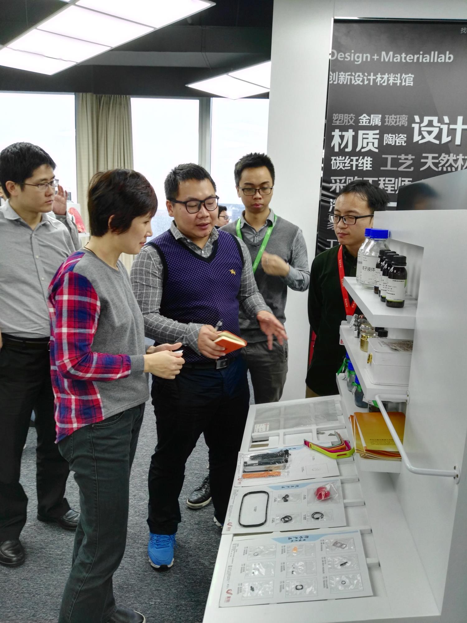 索尔维投资有限公司亚洲区总监叶晖参观创新材料馆