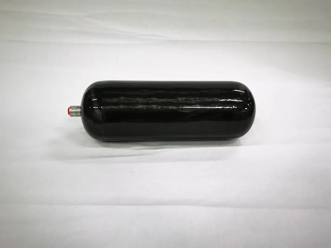 用hf40t碳纤维制成的氢气瓶自年初以来,受海外疫情严重及日本高性能碳