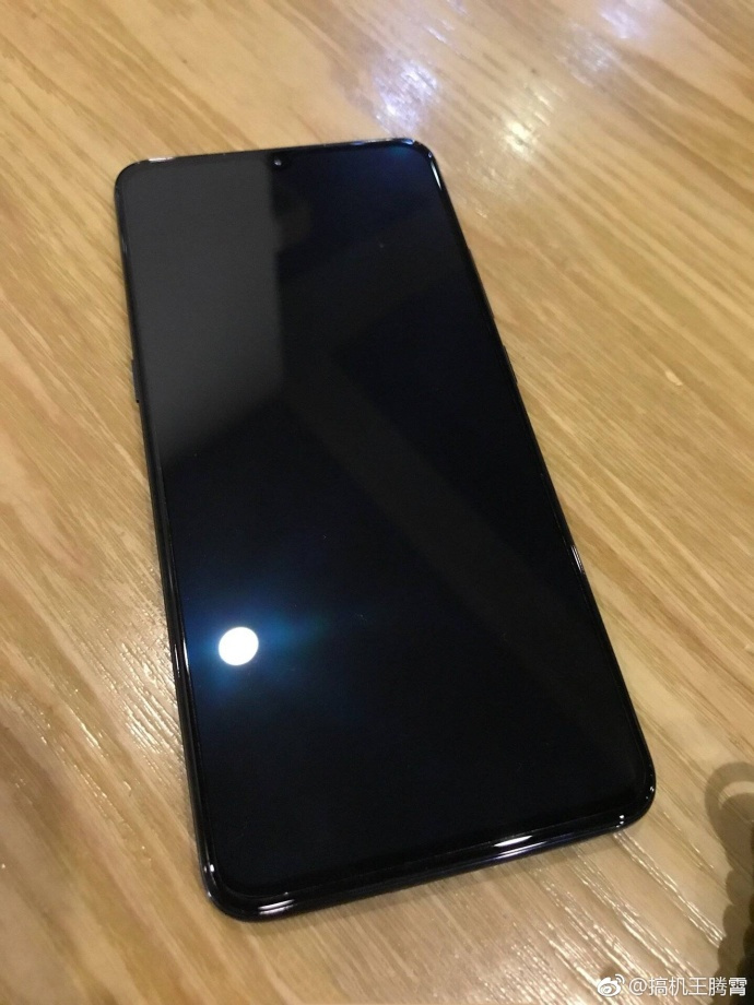 vivo X23真机曝光：背面还有“迷幻”炫光条纹
