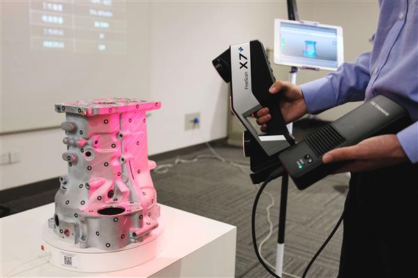 先临三维推出全新的无线FreeScan X5 和X7 手持式3D扫描仪