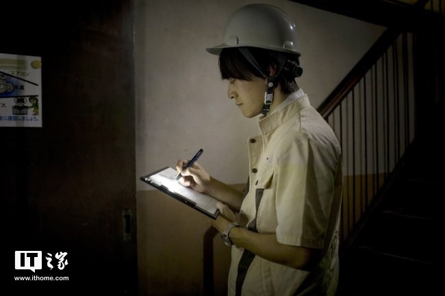 日本厂商推LED发光圆珠笔 方便黑暗中书写