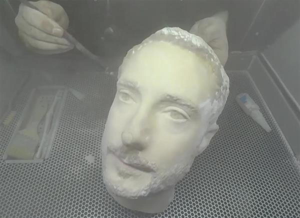 3D打印人头可以解锁旗舰Android智能手机 却没有骗得过iPhone X