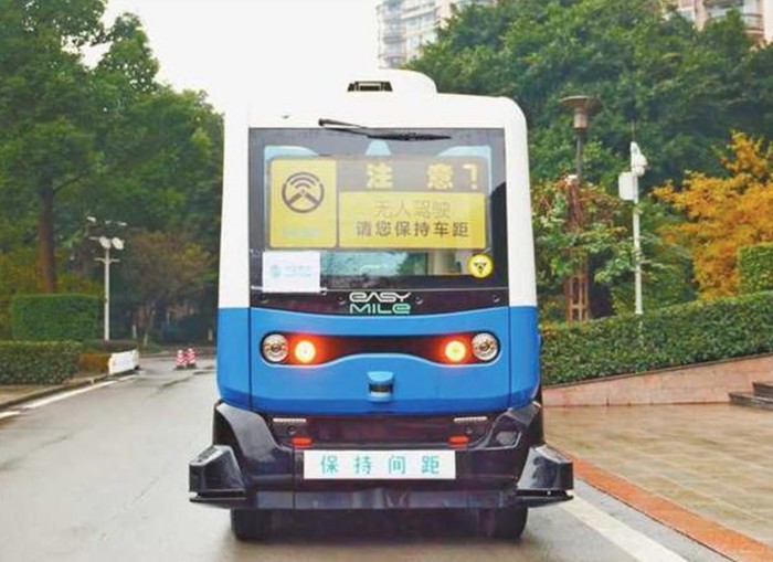 国内首台无人驾驶巴士车长这样 覆盖了5G网络
