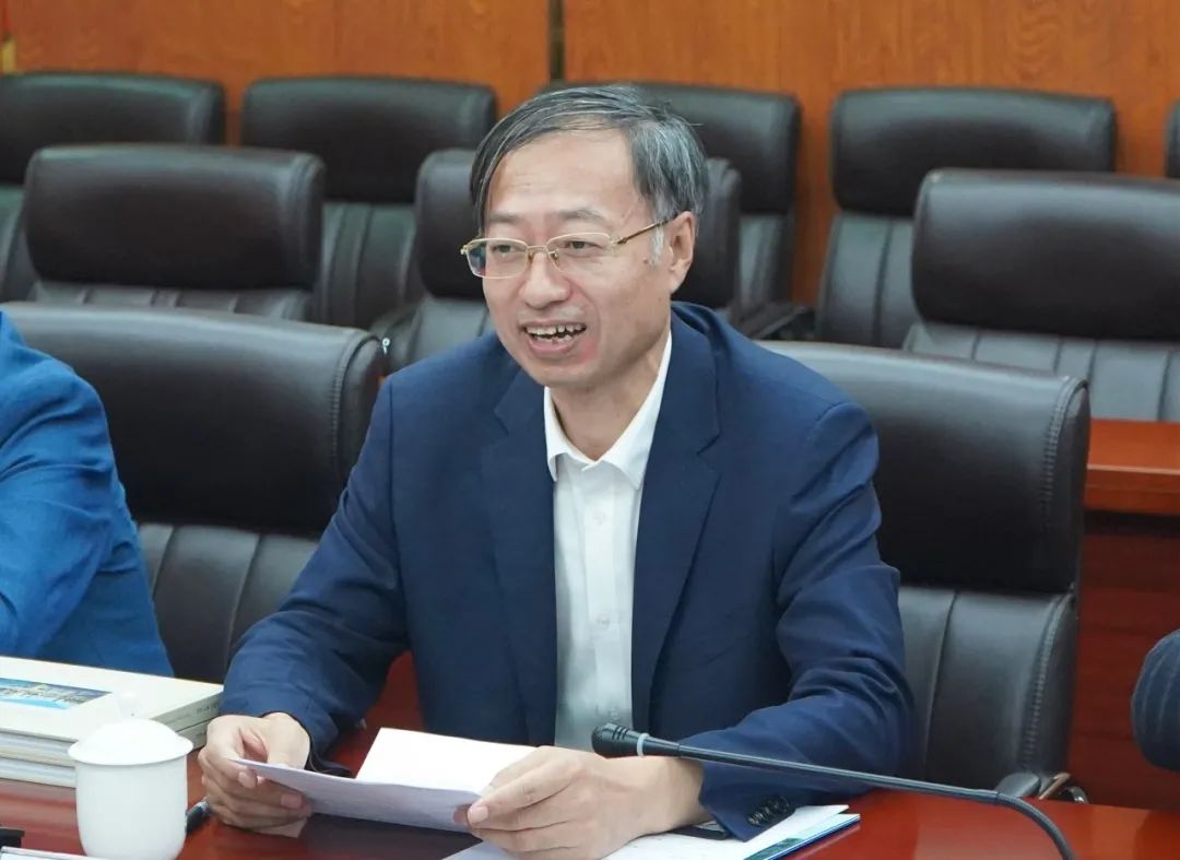 随后举行的座谈会上,实验室主任汪卫华对辽宁大学一行到访表示欢迎.